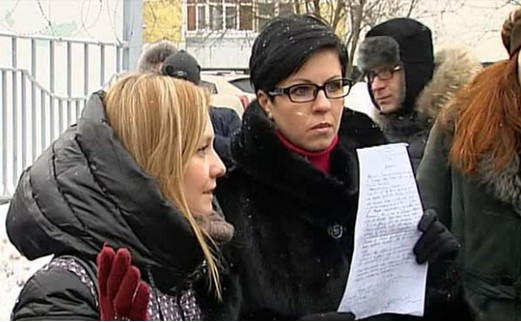 "Moskova'da mağdur Özbek çöpçü için imza toplayan gazetecinin işine son verildi"