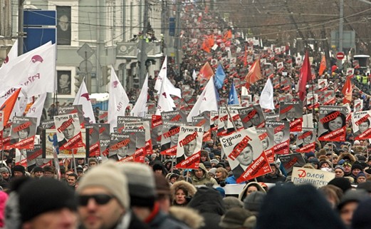 Moskova'da muhaliflerden yılın ilk gösterisi: Eksi 10 derecede yürüdüler