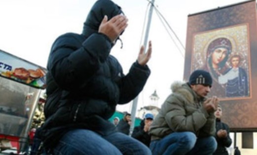 Rusya'da camiye baskın: 140 gözaltı