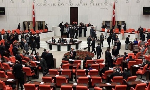 AKP 'demokratikleşme paketi' ile seçim barajını düşürmeyi planlıyor