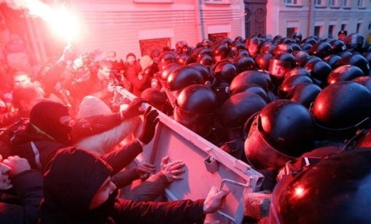 Ukrayna'da polis müdahale etti, gerginlik büyüyor