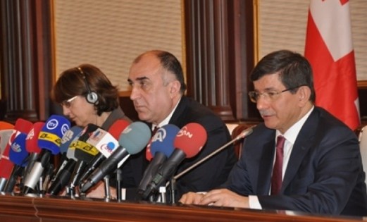 Kafkas Derneklerı Federasyonu'ndan Dışişleri Bakanı Ahmet Davutoğlu'na Kınama