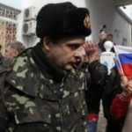 Rusya yanlısı göstericiler Kırım’da donanma üssünü bastı