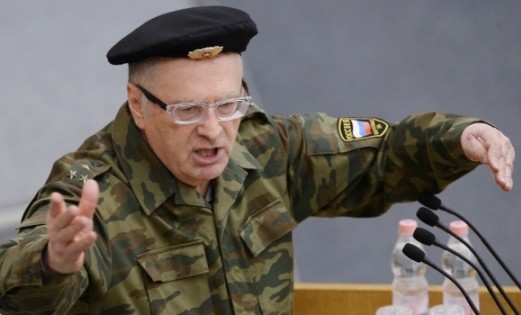 Ukrayna’yı protesto eden Jirinovski meclise albay üniformasıyla geldi