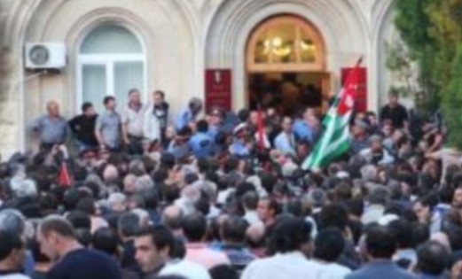 Abhazya muhalefeti tutumunu sertleştiriyor