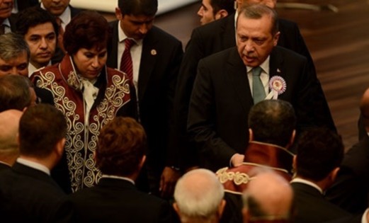 Erdoğan, Danıştay'ın kuruluş yıldönümü törenlerini terk etti