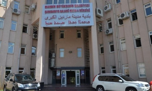 Mardin Belediyesi'nden çok dilli tabela