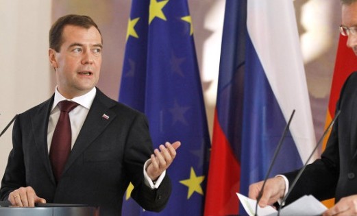 Medvedev "karşı yaptırım" hazırlığında: "Batılı uçaklara hava sahamızı sınırlarız" 