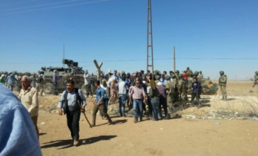 Halk Sınırdan Kobane'ye Geçti